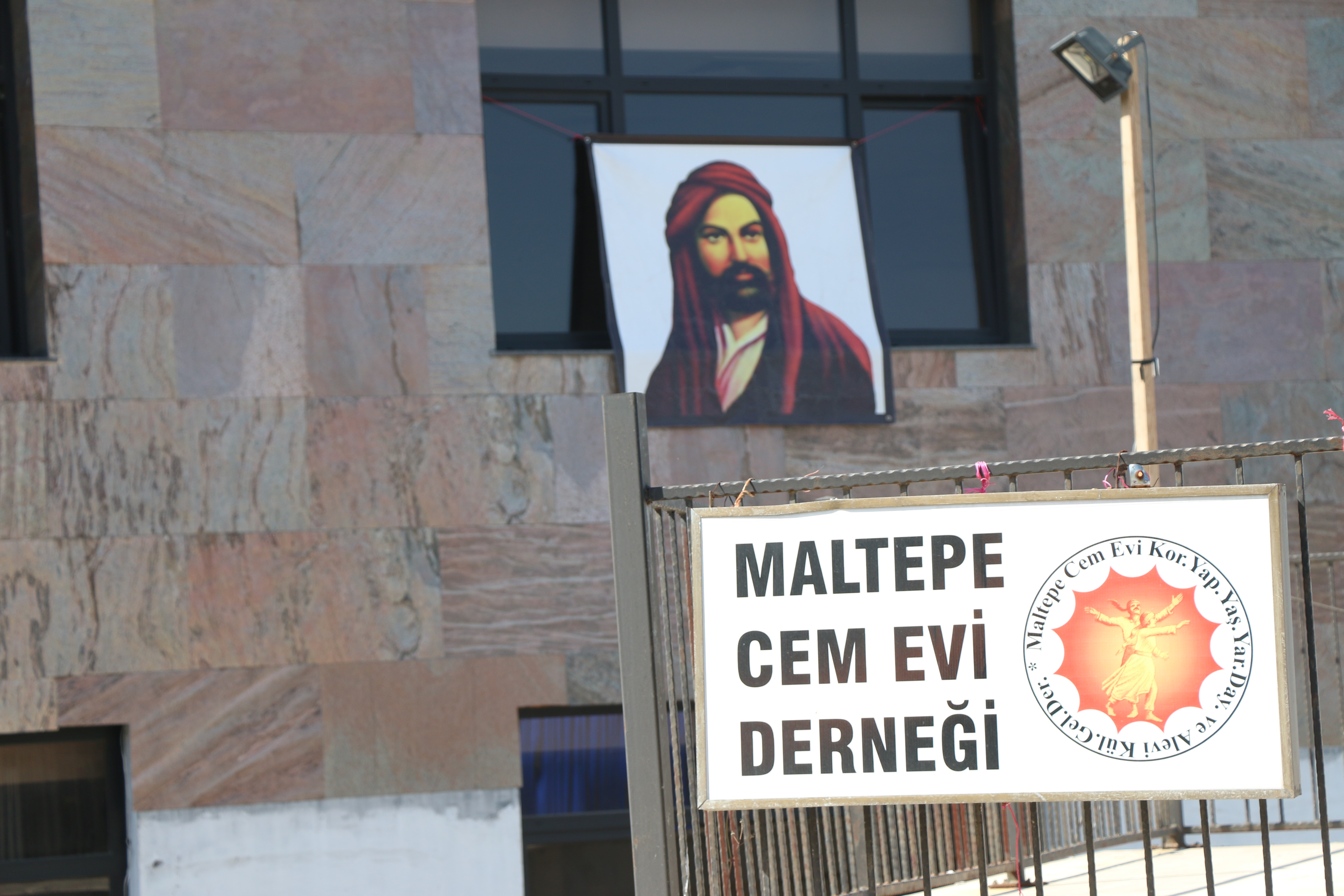 Maltepe Belediyesi Maltepe Cemevini mahkemeye verdi